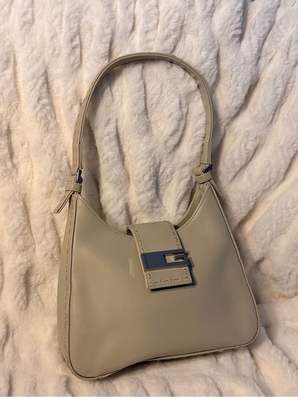 Vintage Y2K GUESS Cream Shoulder Bag